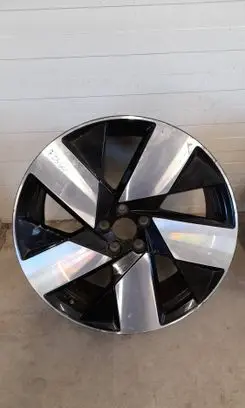 Volvo XC40 R20 alloy rim 