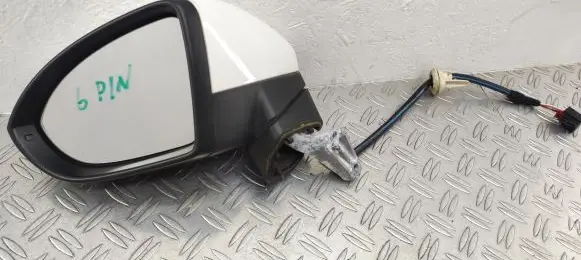 Volkswagen Touran III Manual wing mirror 