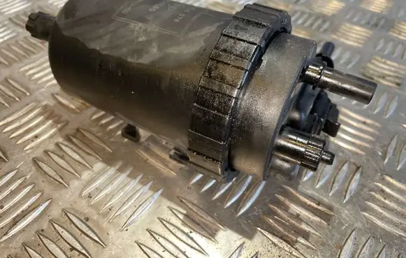 Opel Vivaro Fuel filter housing 8200116578