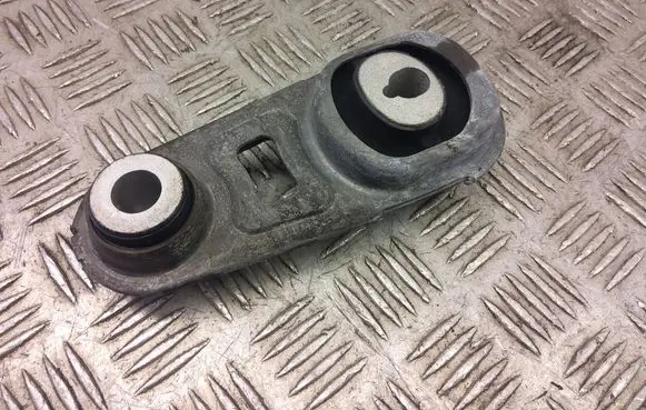 Nissan Qashqai J12 Engine mount bracket 113606la0a