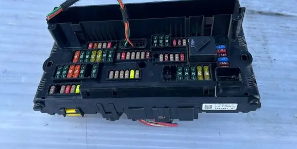 BMW 7 F01 F02 F03 F04 Fuse module 9210861 00393126 117033442