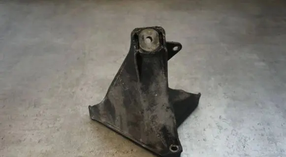 Audi A4 S4 B5 8D Engine mounting bracket 8D0199308F