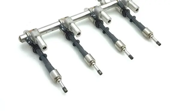 Alfa Romeo Giulia Fuel injectors set 04893630AA 9047076957