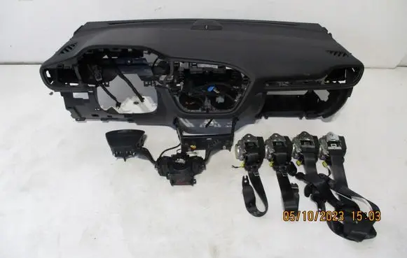 Ford Puma Radio/GPS head unit trim 