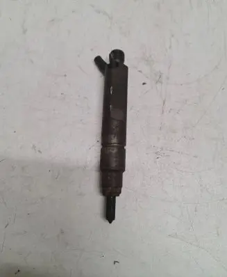 Volkswagen PASSAT B5 Fuel injector 028130201T