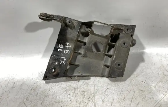 Audi A8 S8 D3 4E Front splash guards bracket 4E0821137