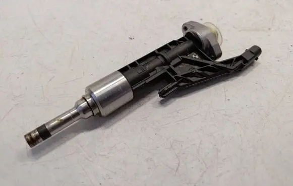BMW X3 G01 Fuel injector 8625396 13538625396 13537639990