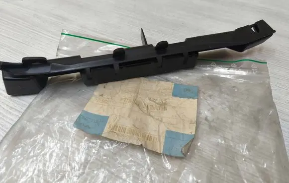 BMW 7 E65 E66 Fender mounting bracket 51117135575 7135575