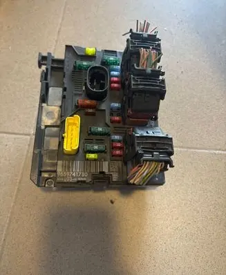 Peugeot 307 Fuse module 9659741780