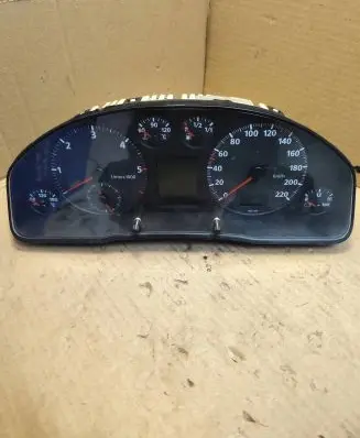 Audi A4 S4 B5 8D Speedometer (instrument cluster) 8D0919033N