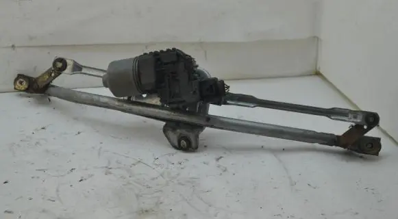 Audi A6 Allroad C5 Front wiper linkage and motor 8D1955605B
