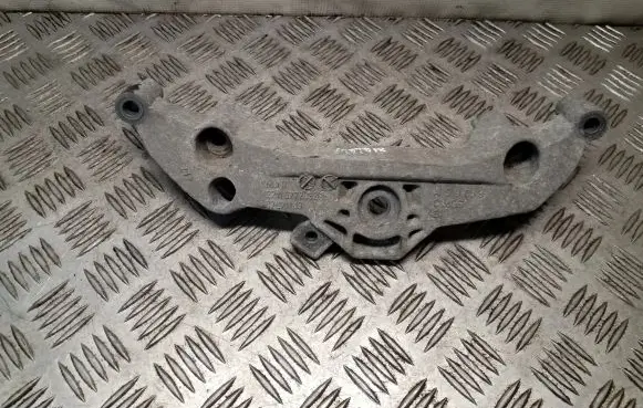 Mini One - Cooper Coupe R56 Engine mounting bracket 6772032