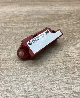 Volkswagen Golf IV Airbag deployment crash/impact sensor IJ0909606D 5WK42350