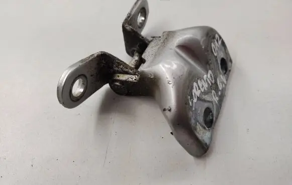 KIA Sorento Rear door upper hinge
