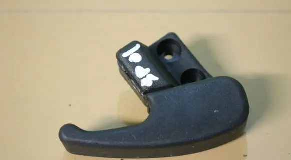 Audi A3 S3 8P Engine bonnet (hood) release handle 1H2823533