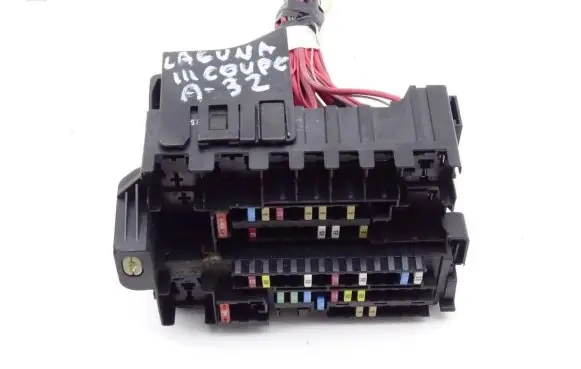 Renault Laguna III Fuse box set 8200393836