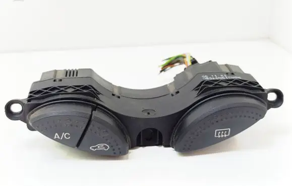 Ford Focus Windscreen/window heater switch 98AG19A945BG