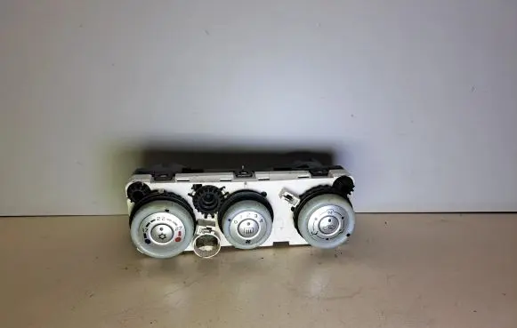 Mitsubishi Colt Climate control unit 69667301 69667016 PMN1645690
