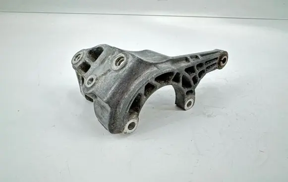 Volkswagen Touareg II Power steering pump mounting bracket 059145167AM