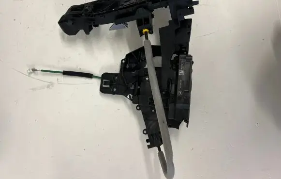 Mercedes-Benz GLC X253 C253 Front door lock A2220063999 A0997602100