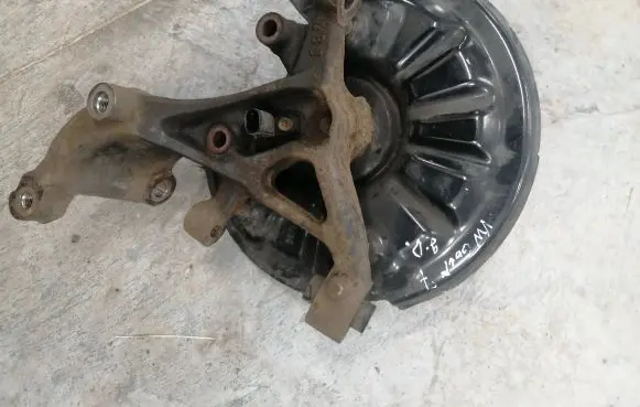 Volkswagen Golf VII Rear wheel hub