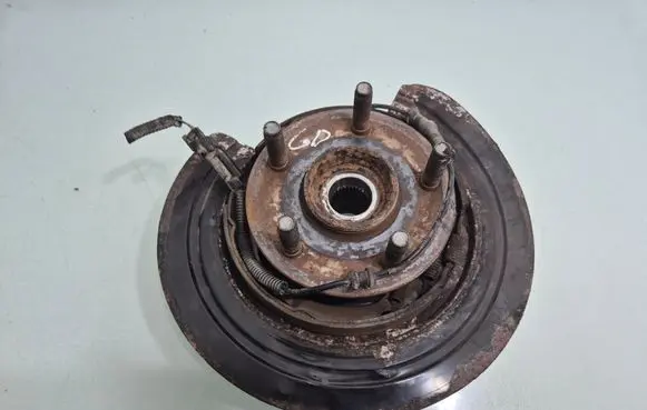 Rear wheel hub