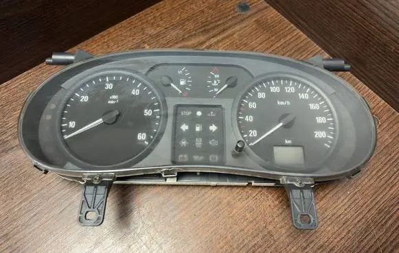 Opel Vivaro Speedometer (instrument cluster) 216501761 21650176