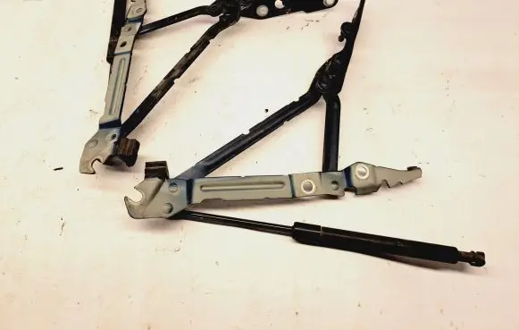 Volvo S80 Tailgate/trunk/boot hinge 9483297 9169704