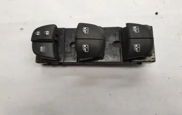 Nissan Qashqai Electric window control switch