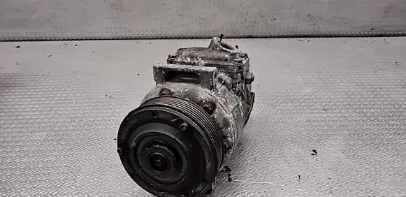 Volkswagen Touran I Air conditioning (A/C) compressor (pump) 1K0820803Q