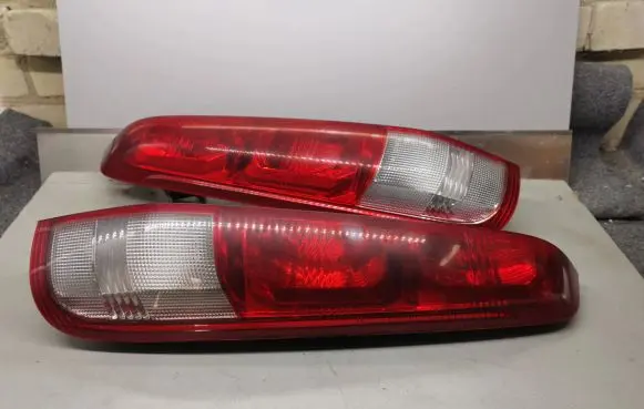 Nissan X-Trail T30 Rear/tail lights set 