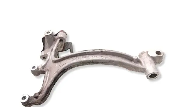 Mercedes-Benz B W246 W242 Engine mounting bracket 102445201C