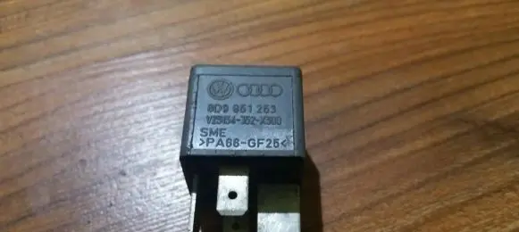 Audi A4 S4 B5 8D Other relay 8d0951253 v23134-j52-300