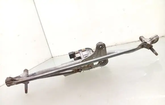Volvo V70 Front wiper linkage and motor 31333456