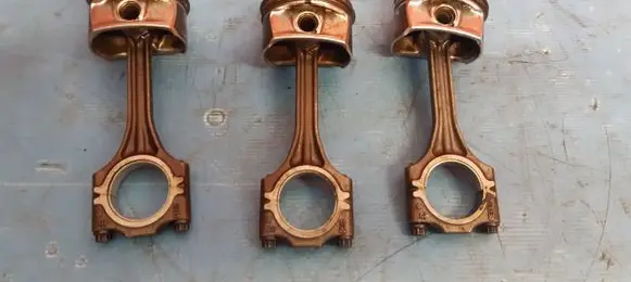 Volkswagen Polo IV 9N3 Piston with connecting rod