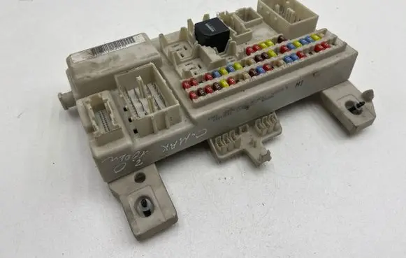 Ford C-MAX I Fuse module 3M5T14A073BF 519058317 00011592