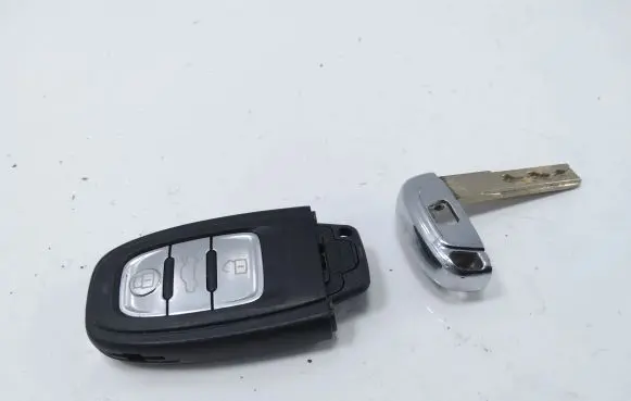 Audi A4 S4 B8 8K Ignition key/card 8T0959754D