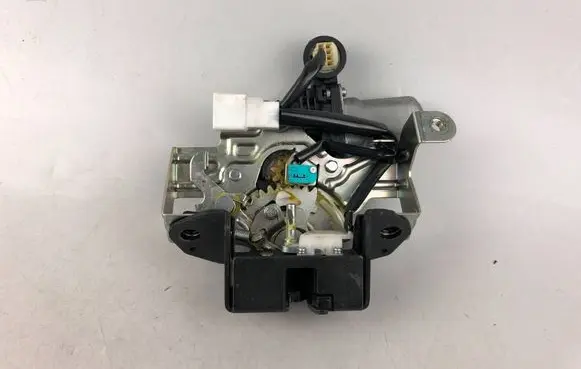 Subaru Forester SJ Tailgate lock latch 63032SG002