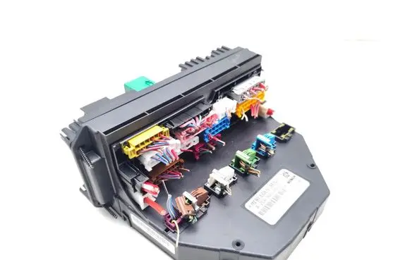 Mercedes-Benz C W204 Fuse module A2049009501 A2044423700 A2045459601