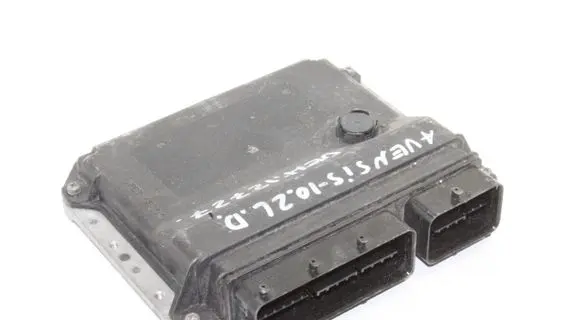 Toyota Avensis T270 Engine control unit/module 8966105D30