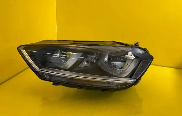 Volkswagen Golf Sportsvan Headlight/headlamp 517941033B