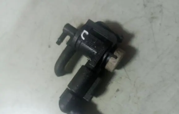 Volkswagen Touran I Turbo solenoid valve 1J0906283C