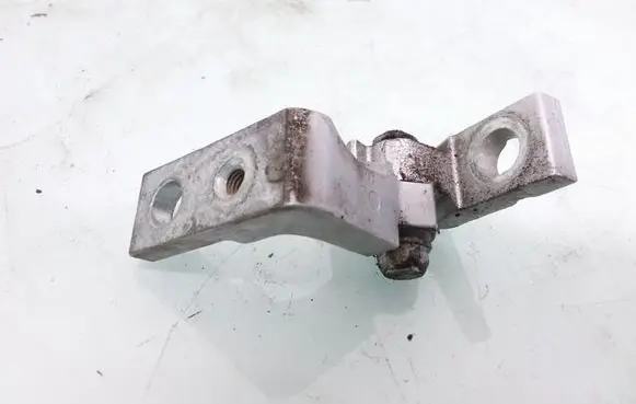 Volkswagen PASSAT B5.5 Front door upper hinge