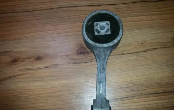 Seat Ibiza III (6L) Engine mount bracket