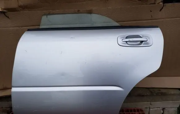 Subaru Impreza II Rear door OEM