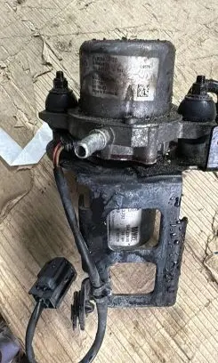 Ford Mondeo MK IV Vacuum pump AG9N2A451BB 103190449 00928603