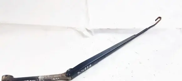 Nissan X-Trail T30 Front wiper blade arm