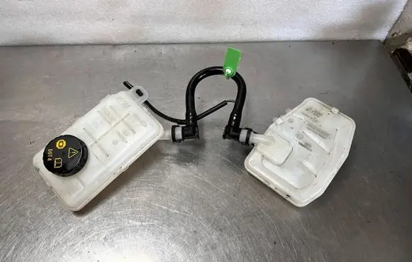 Renault Trafic III (X82) Brake fluid reservoir 