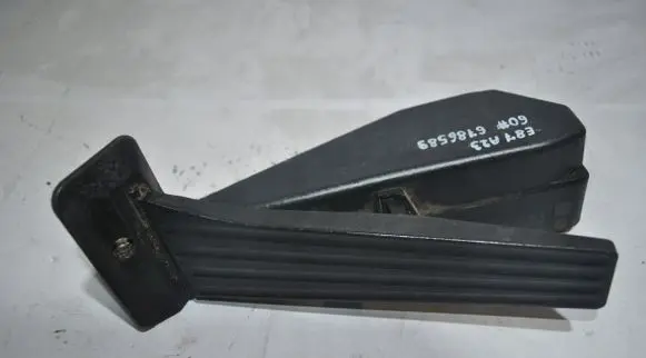 BMW 1 E81 E87 Accelerator throttle pedal 6786589