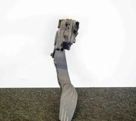 Nissan Qashqai Accelerator throttle pedal